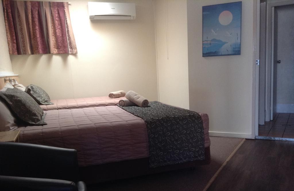 Winchester Motel モーリー 部屋 写真